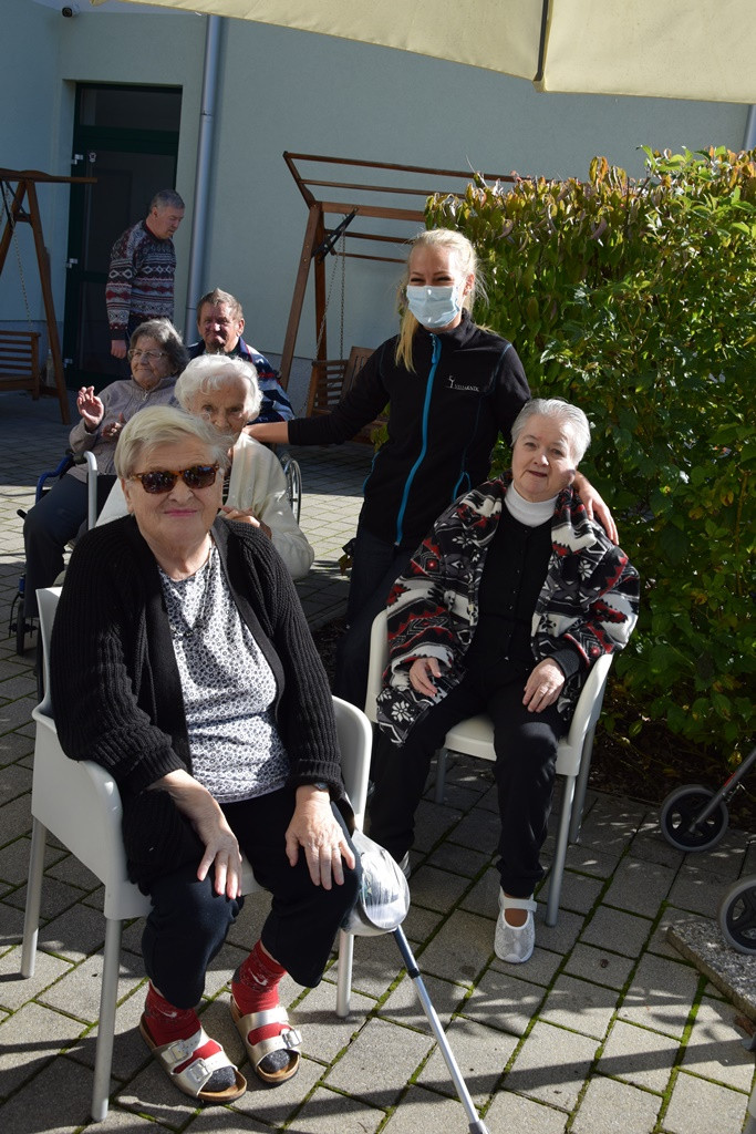 Mednarodni dan starejših v domu Viharnik