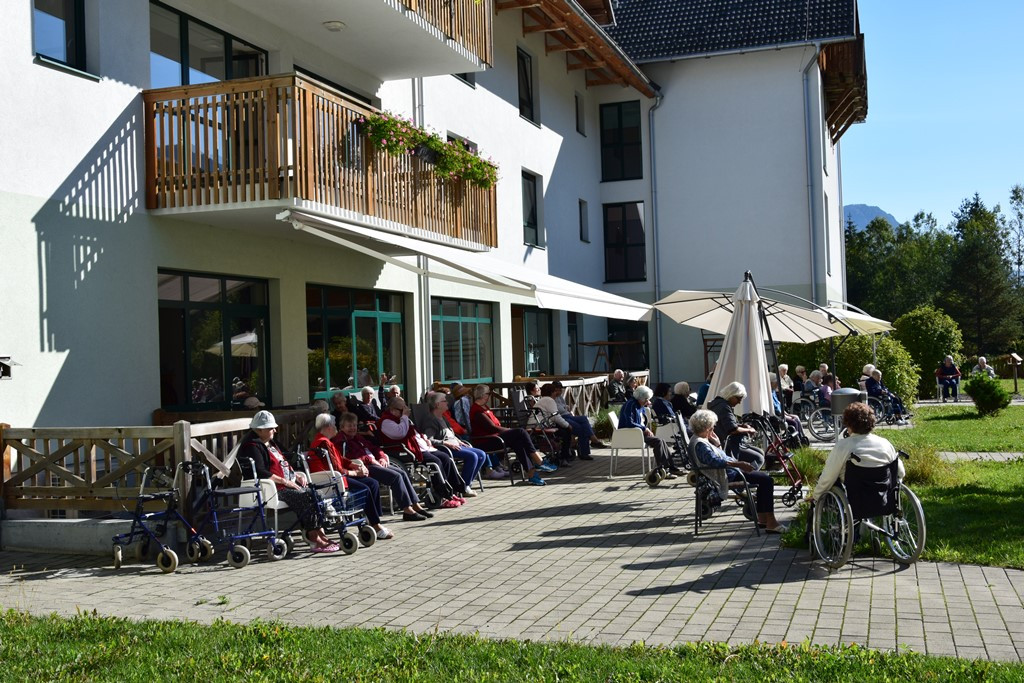 Mednarodni dan starejših v domu Viharnik