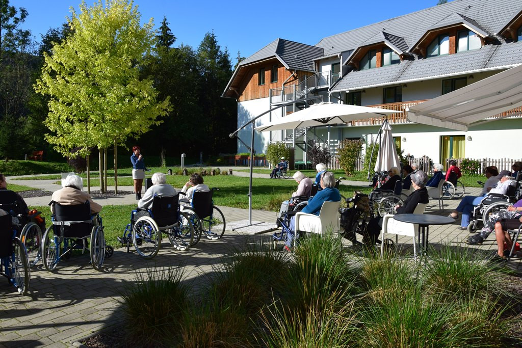 Mednarodni dan starejših v domu Viharnik