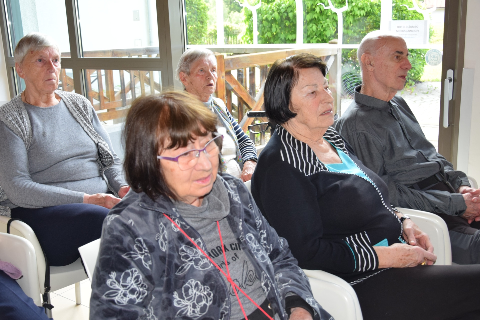 Nastop citrarke Danice Butinar v avli