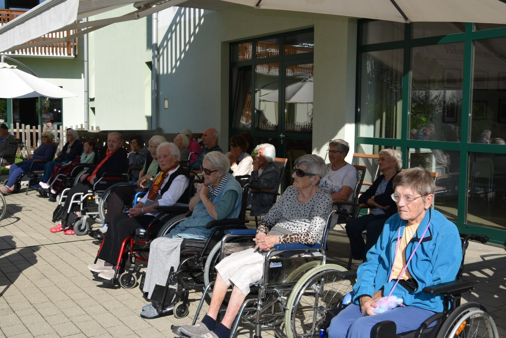 Nastop folklorne skupine Bled