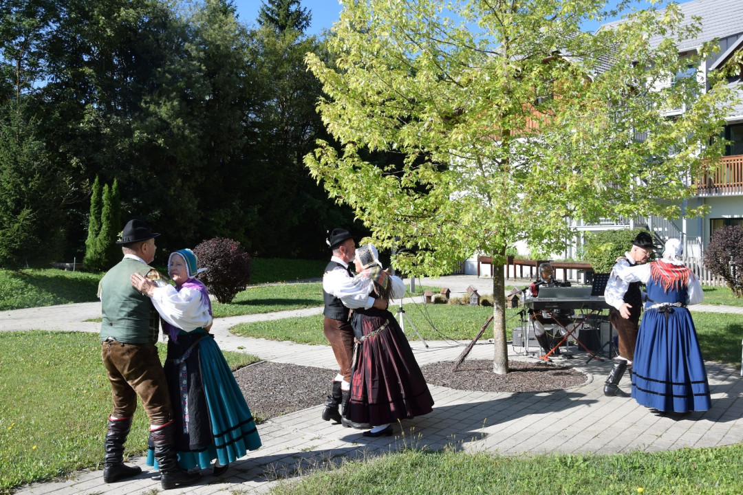 Nastop folklorne skupine Bled