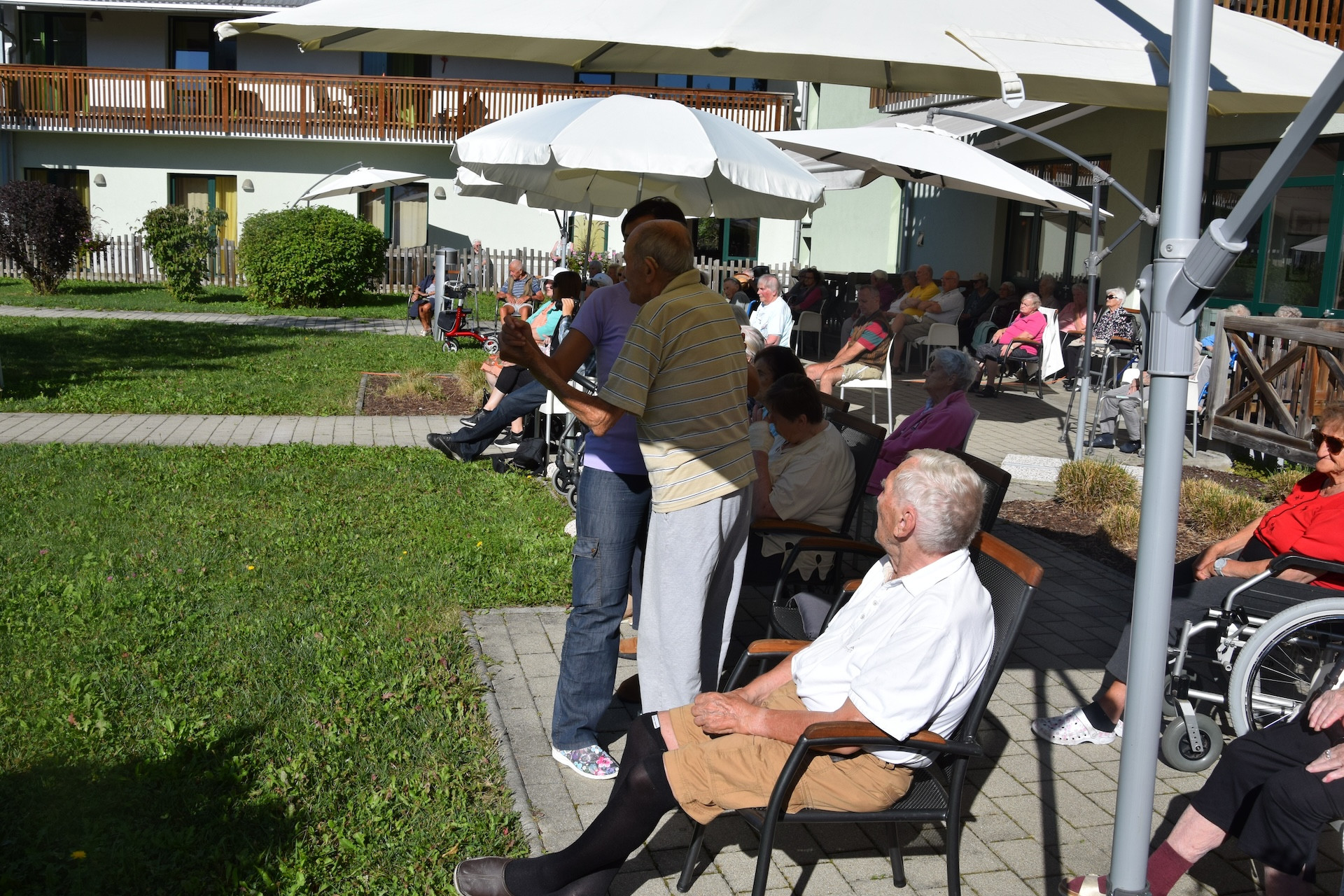 Nastop folklorne skupine Bled