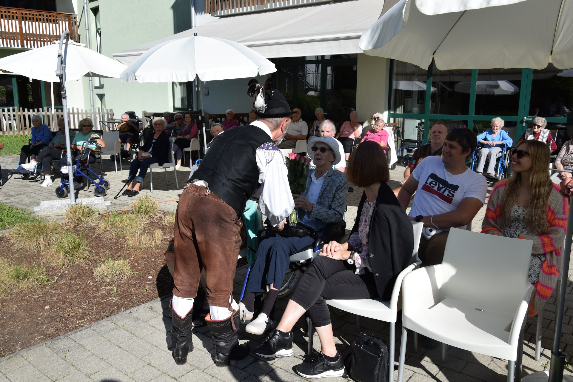 Nastop folklorne skupine Bled