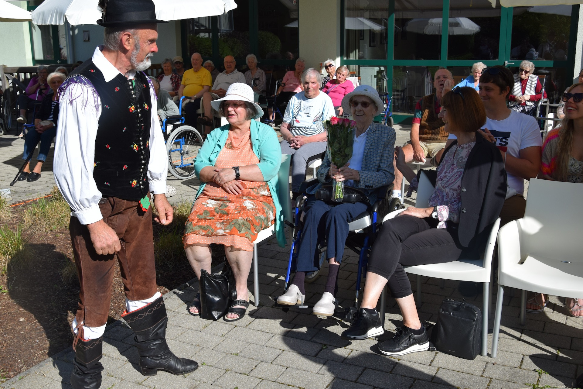 Nastop folklorne skupine Bled