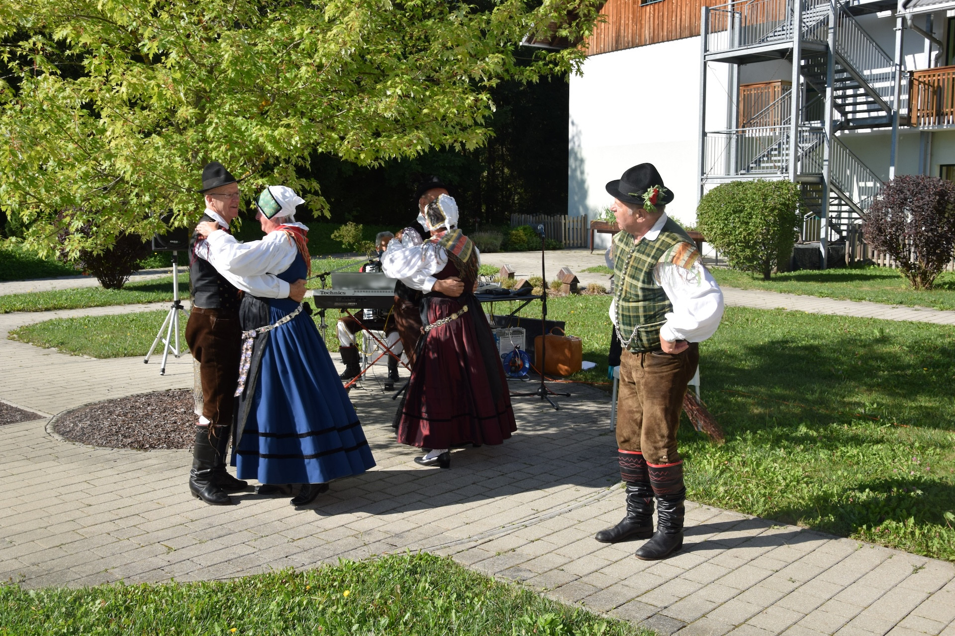 Nastop folklorne skupine Bled