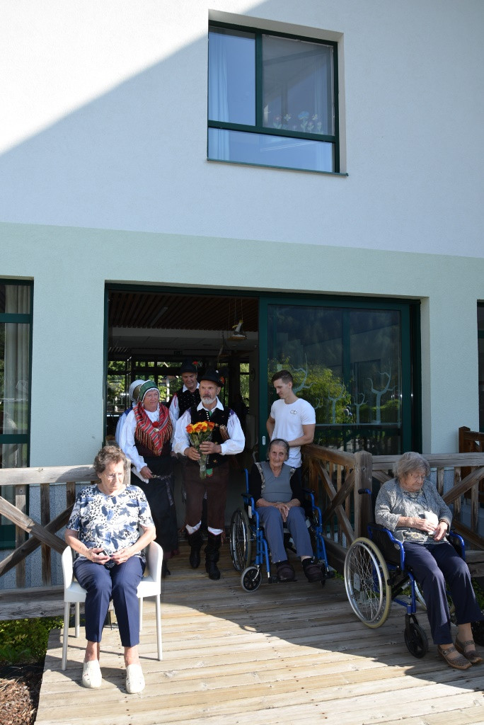 Nastop folklorne skupine Bled