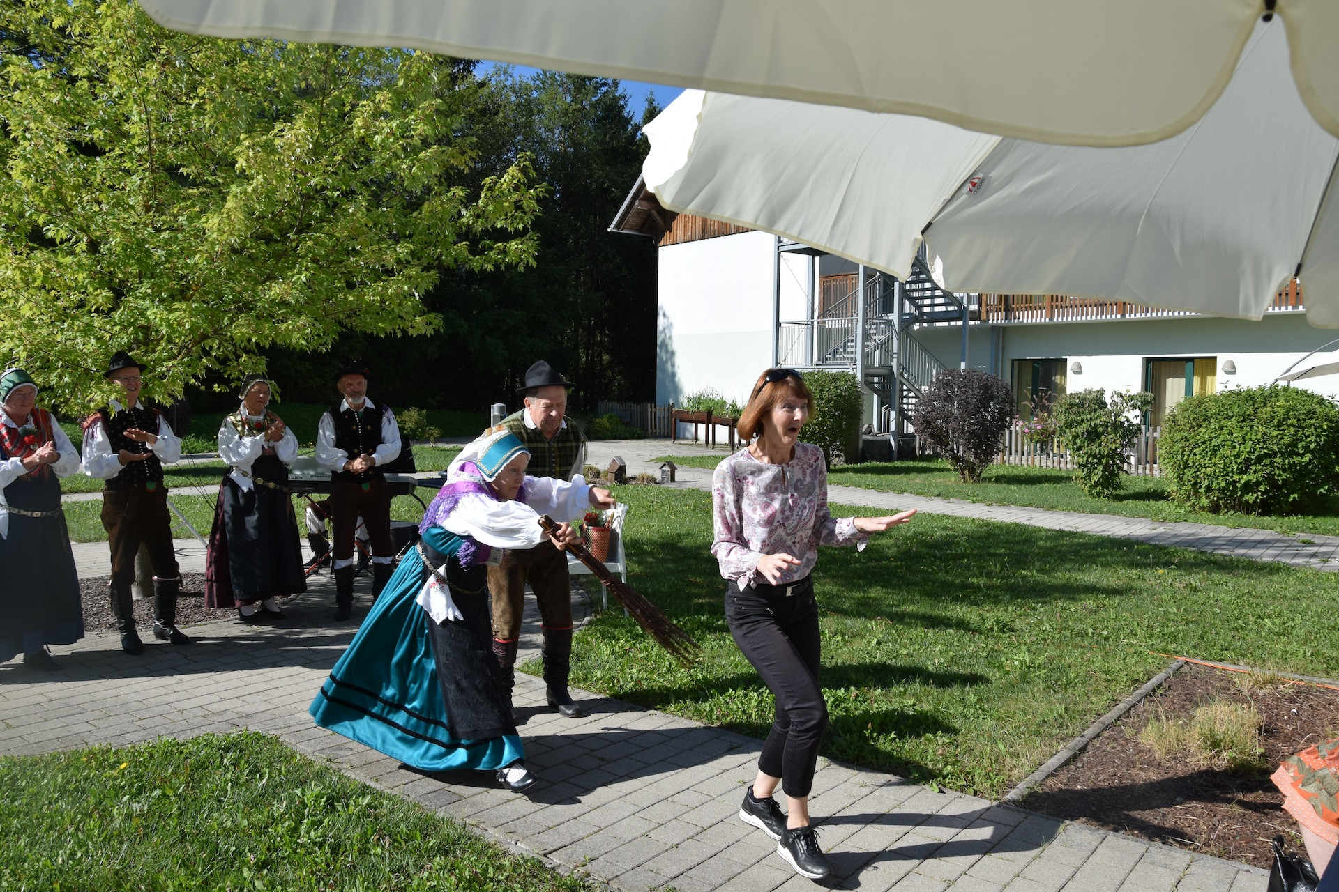 Nastop folklorne skupine Bled