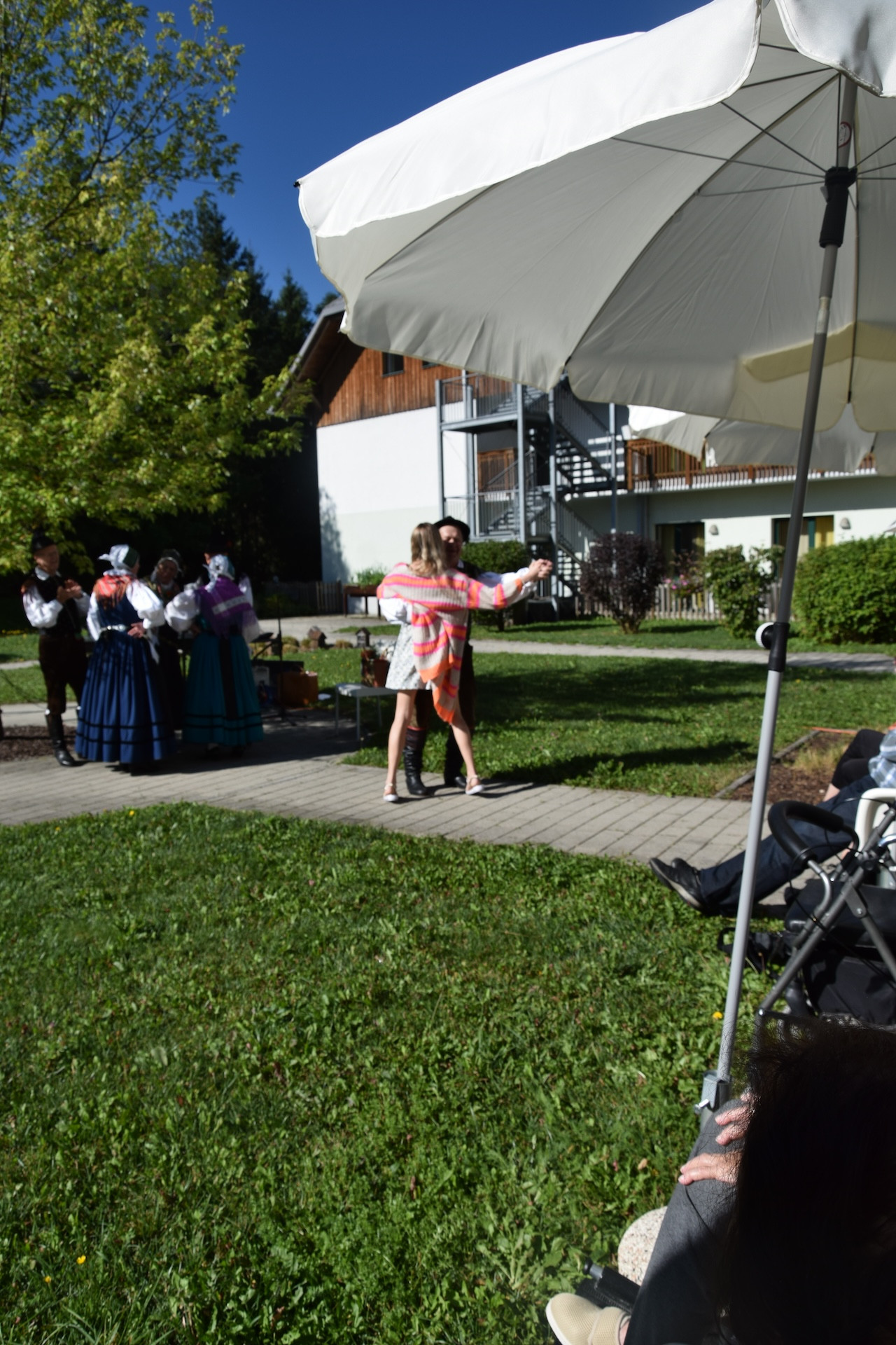 Nastop folklorne skupine Bled