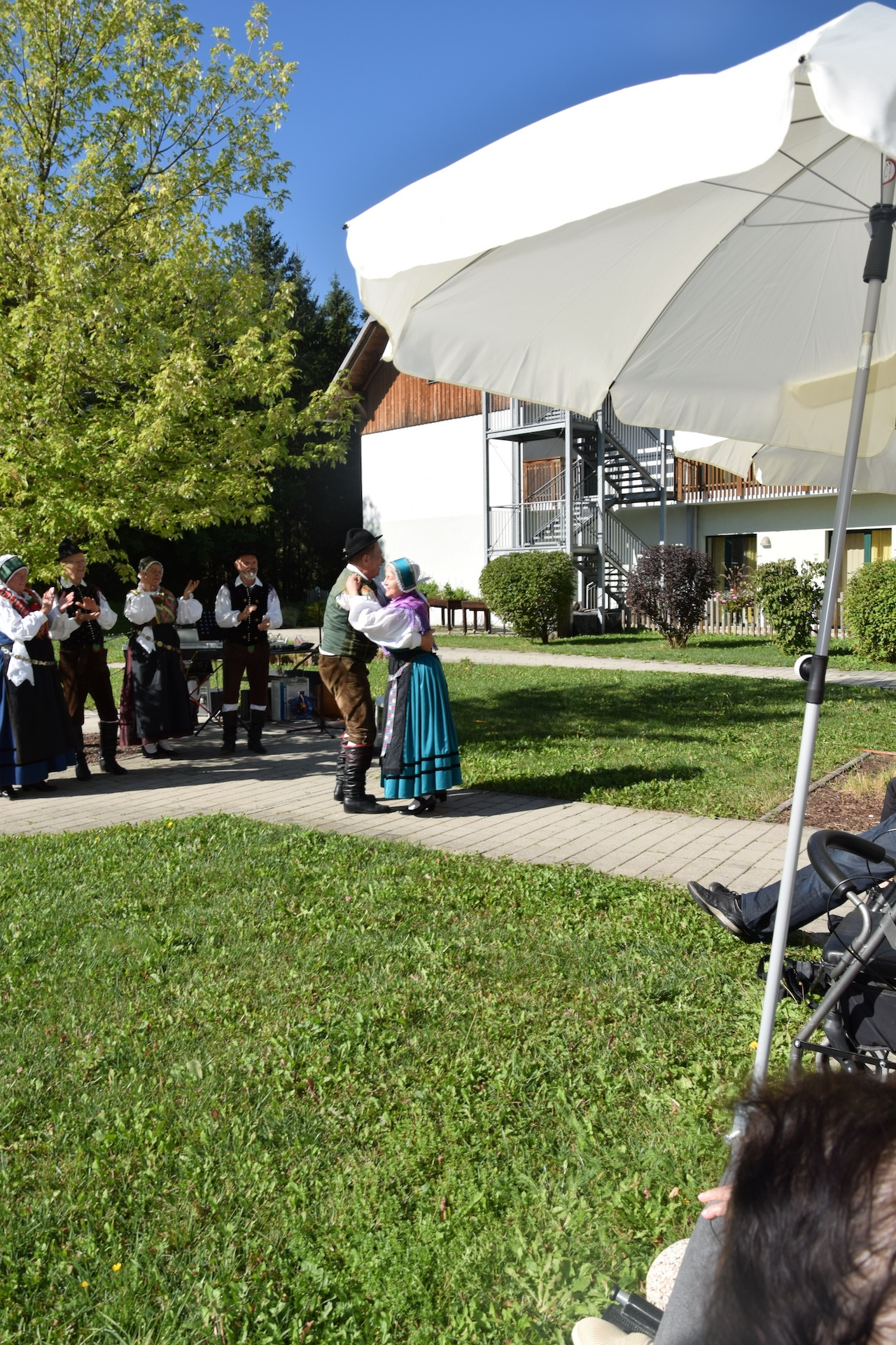 Nastop folklorne skupine Bled