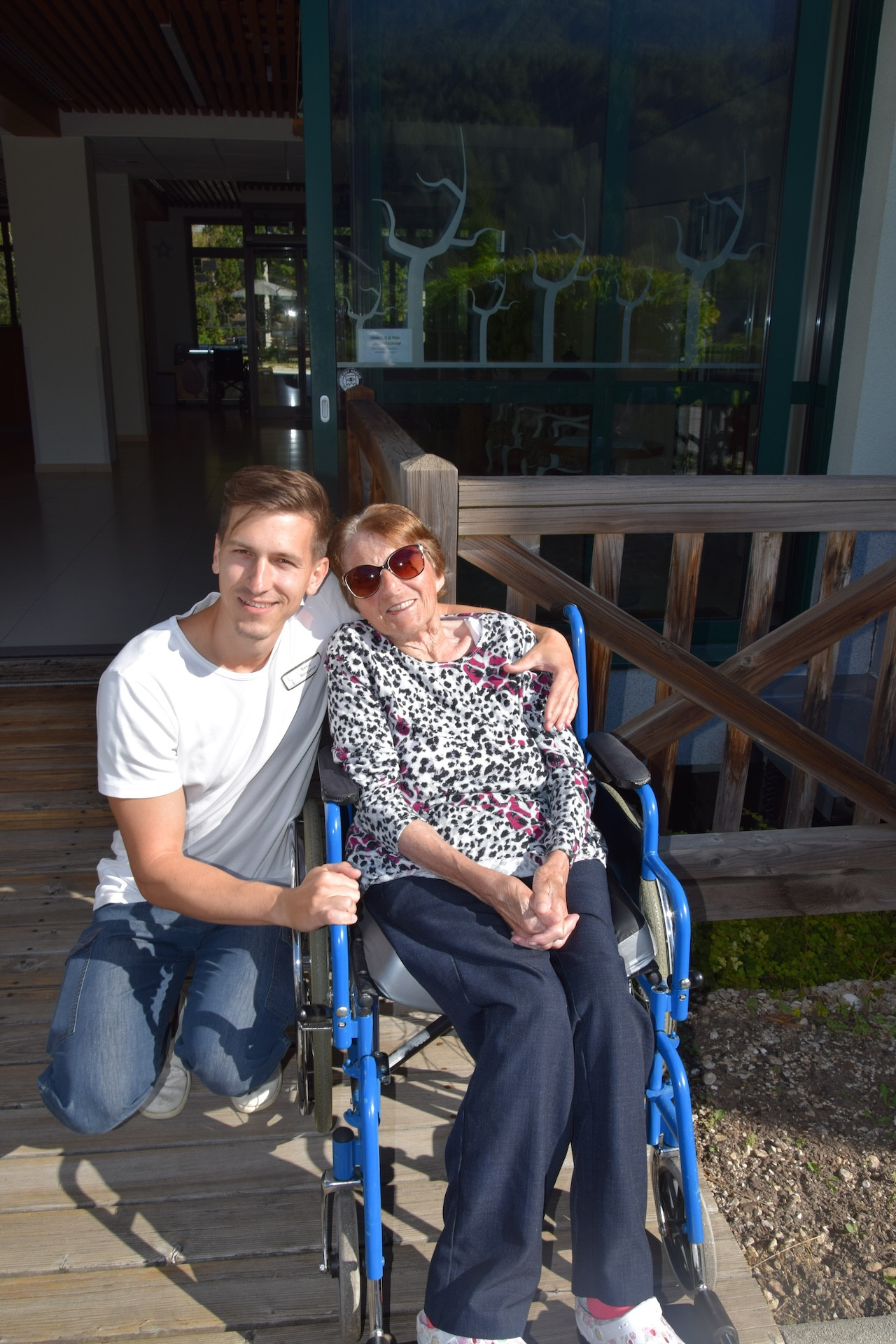 Nastop folklorne skupine Bled