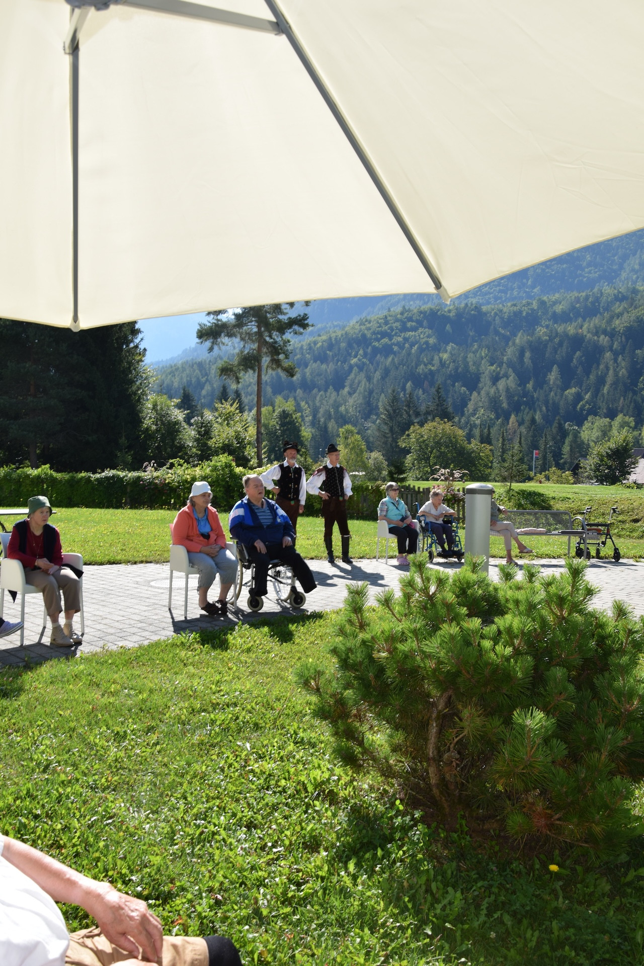 Nastop folklorne skupine Bled