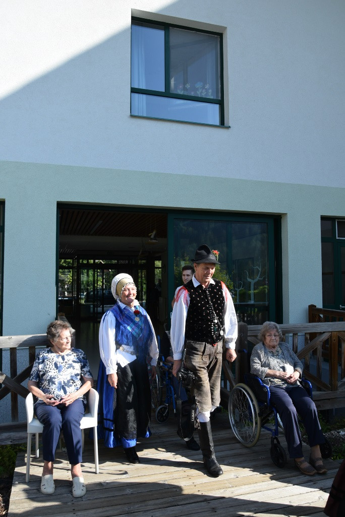 Nastop folklorne skupine Bled