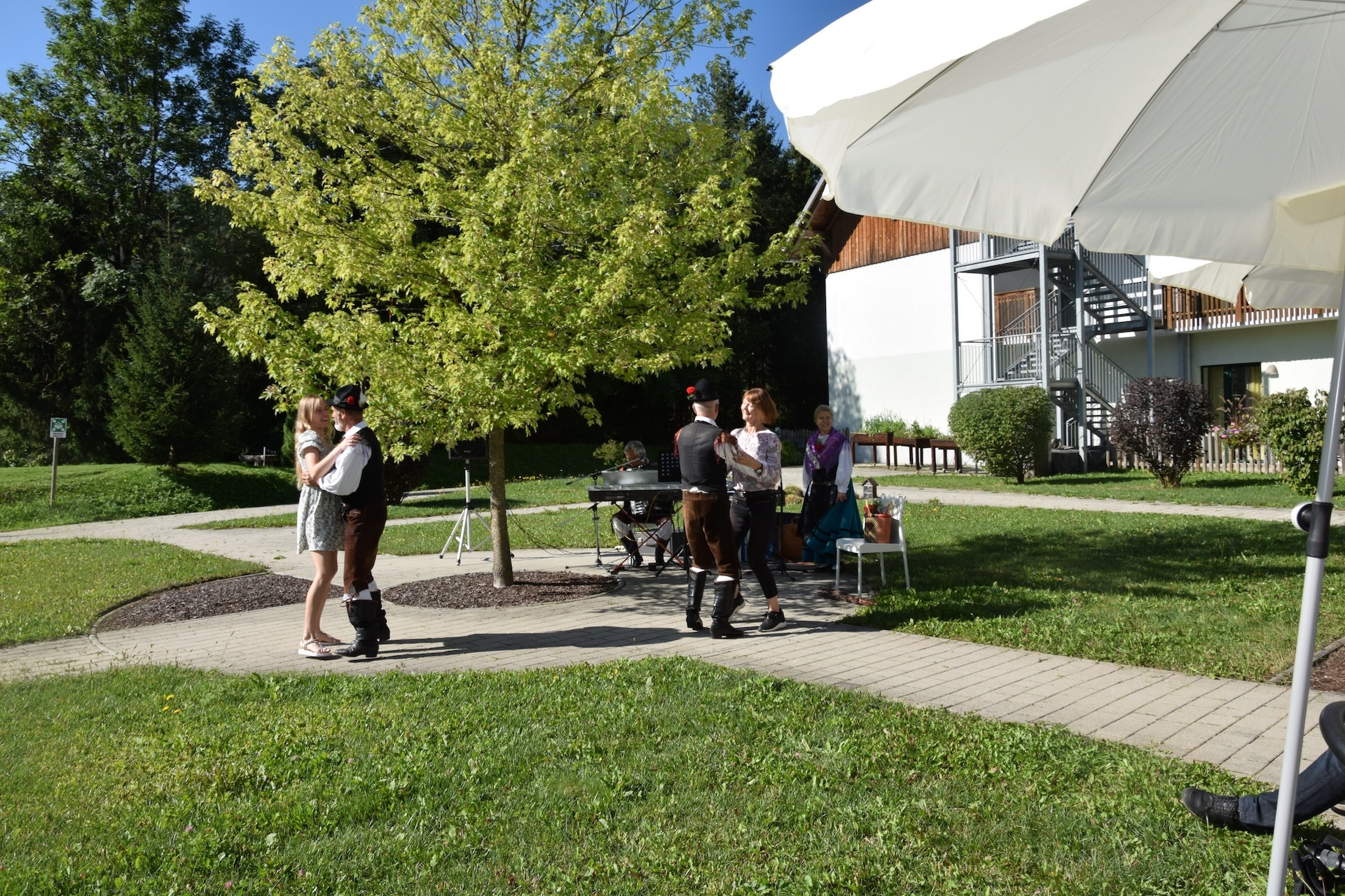 Nastop folklorne skupine Bled