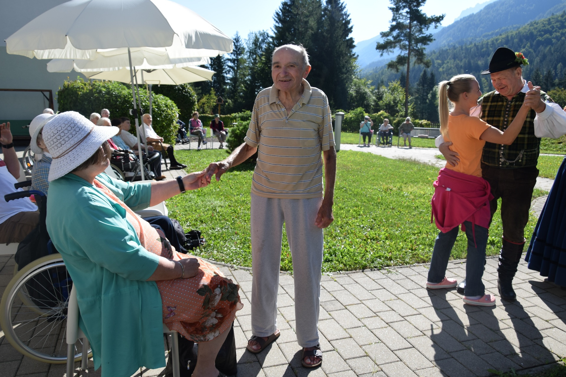 Nastop folklorne skupine Bled