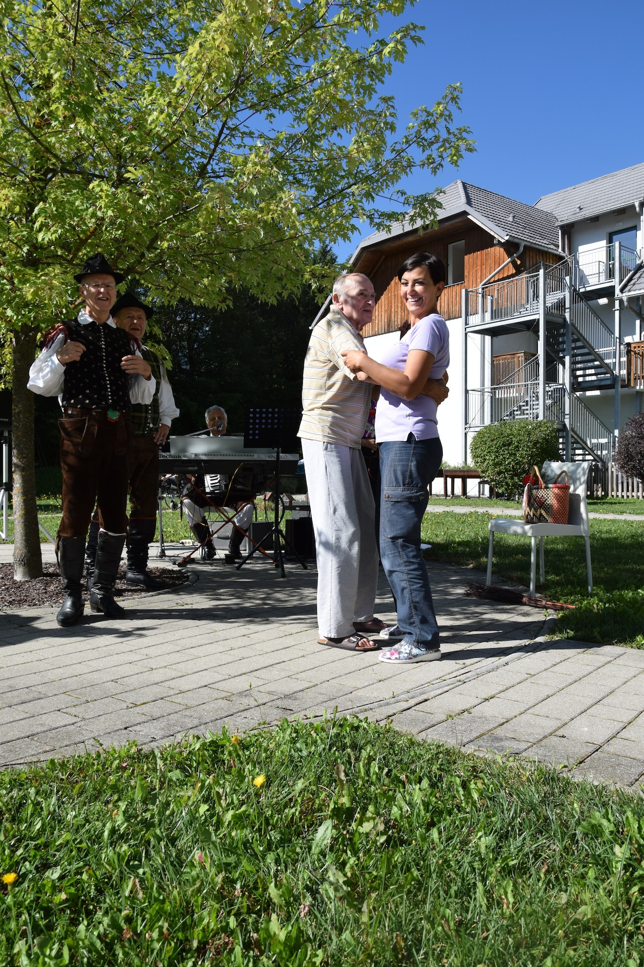 Nastop folklorne skupine Bled