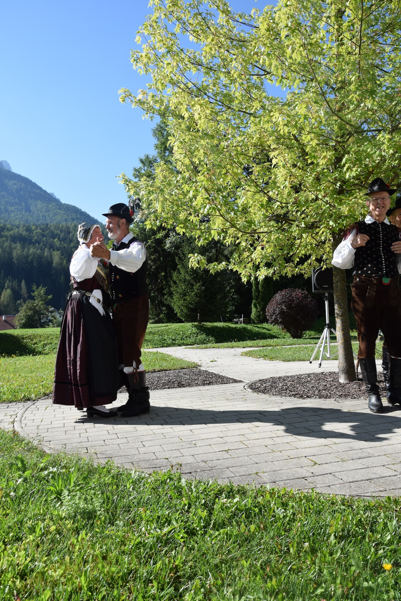 Nastop folklorne skupine Bled