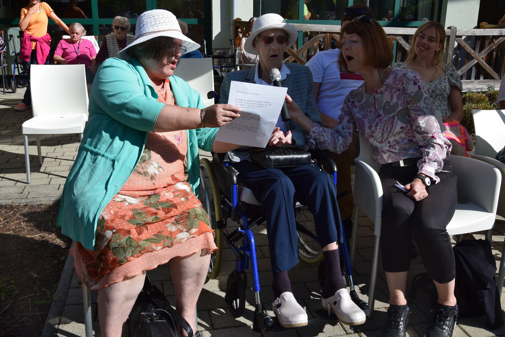 Nastop folklorne skupine Bled