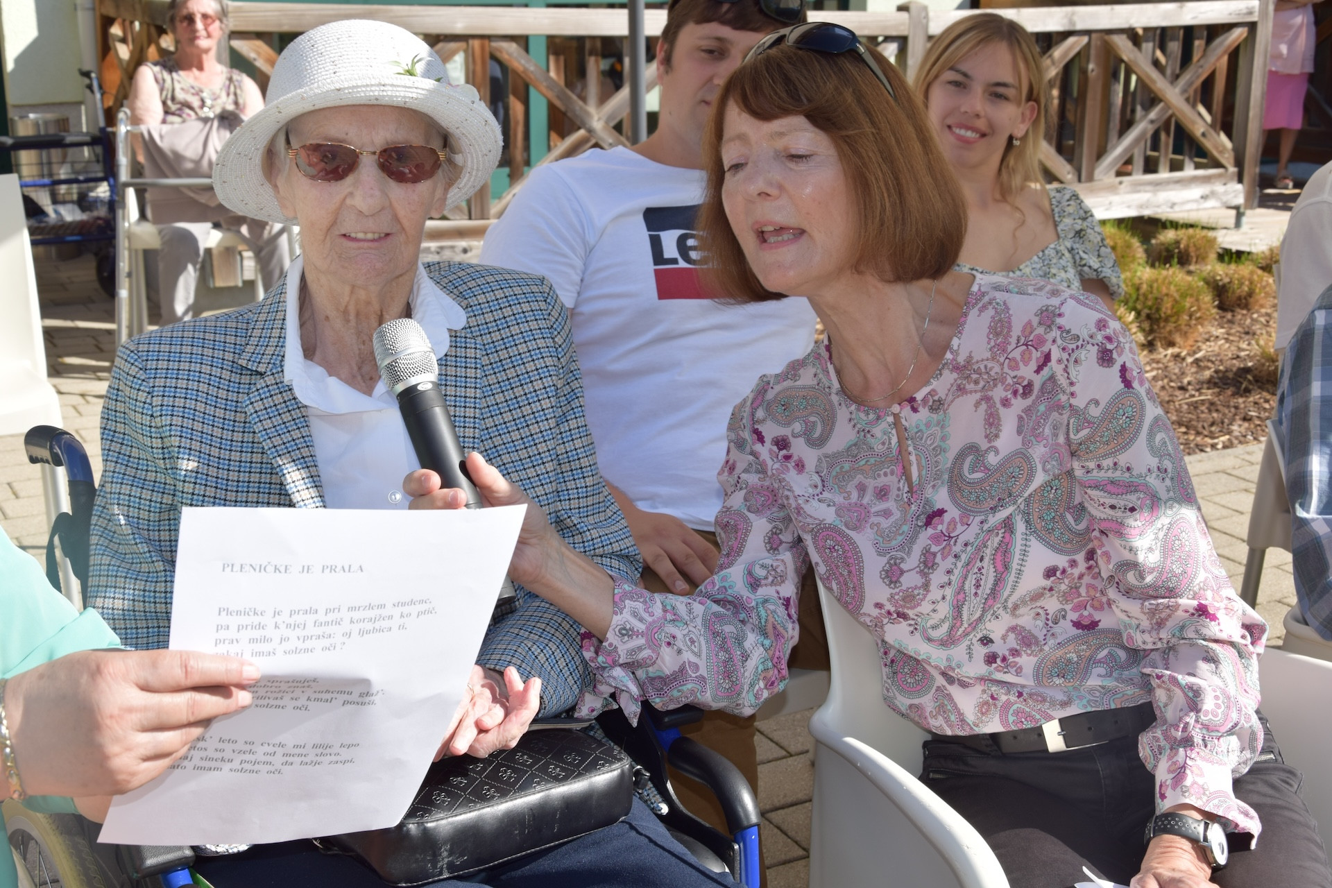 Nastop folklorne skupine Bled