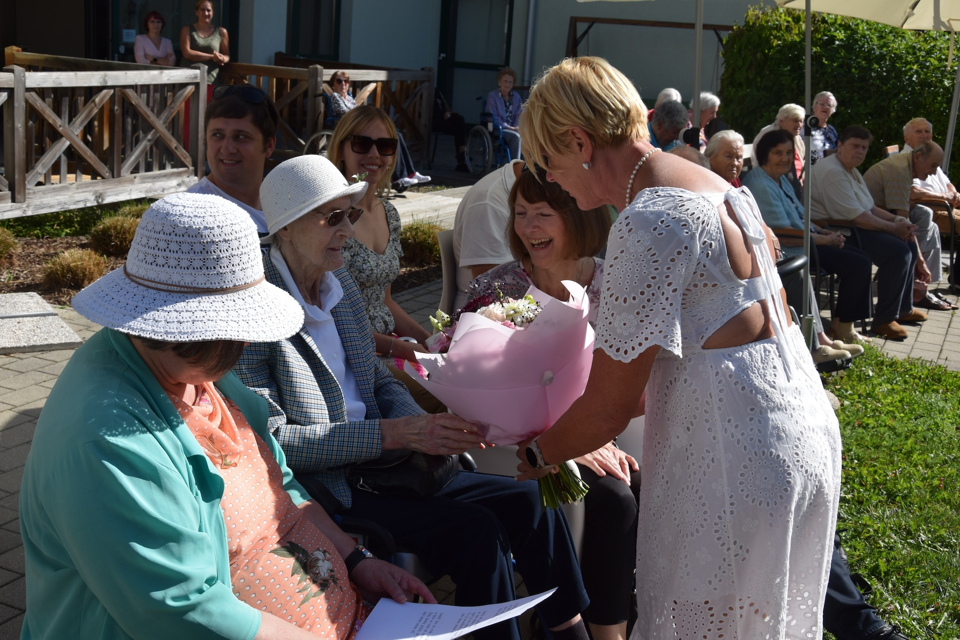 Nastop folklorne skupine Bled