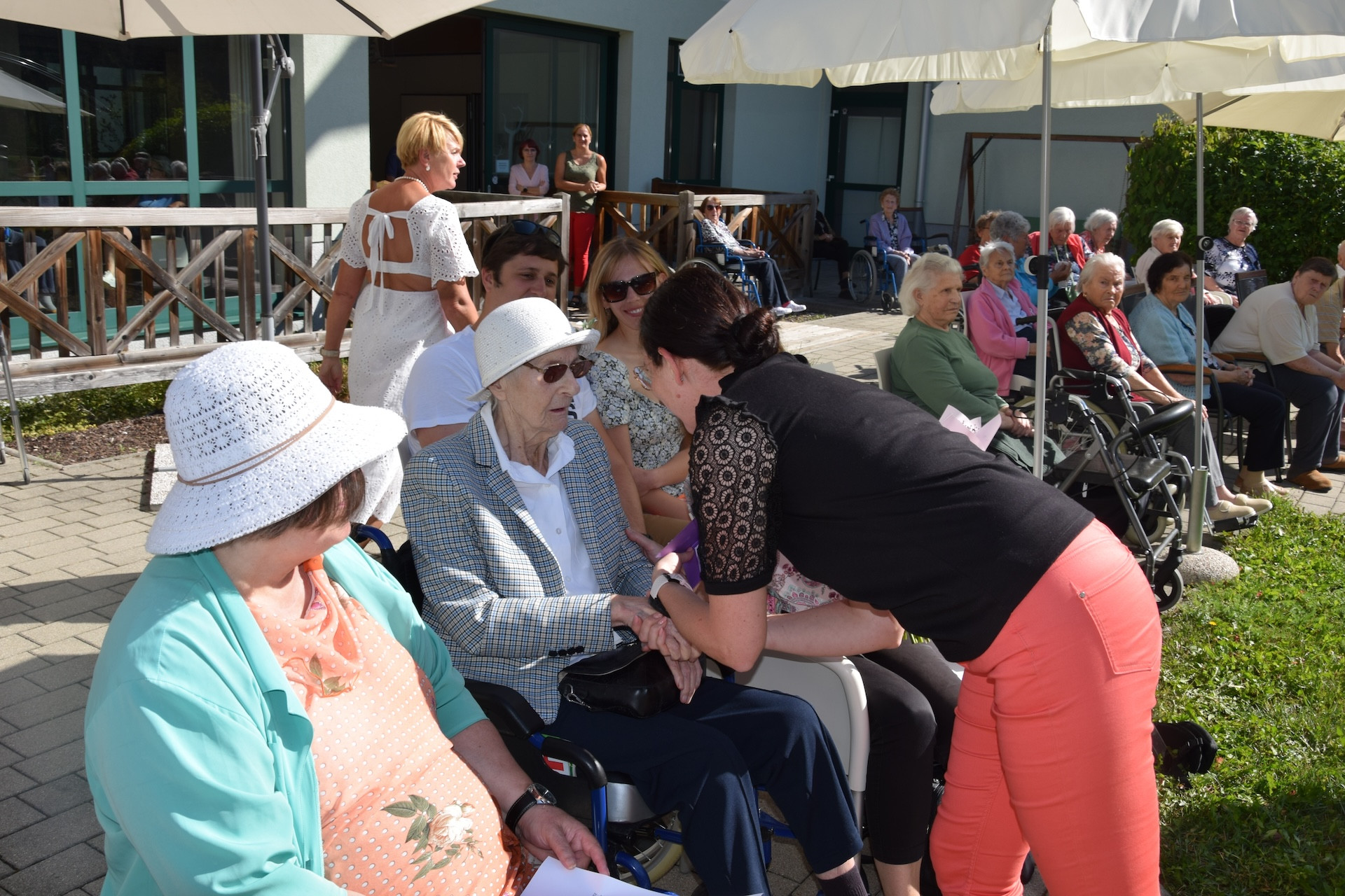 Nastop folklorne skupine Bled