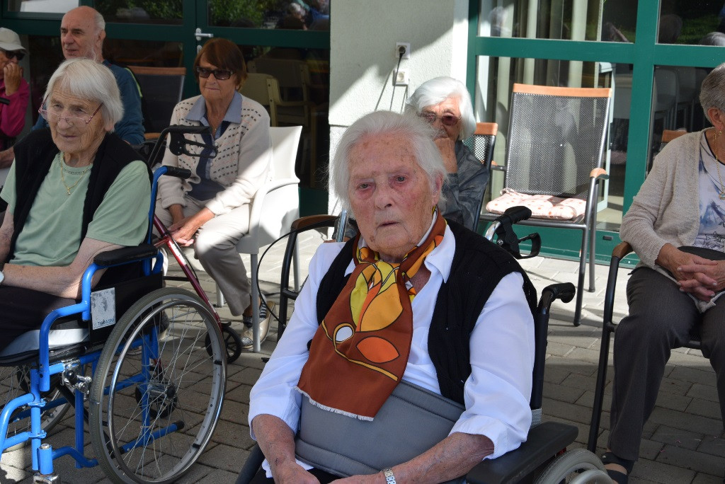 Nastop folklorne skupine Bled