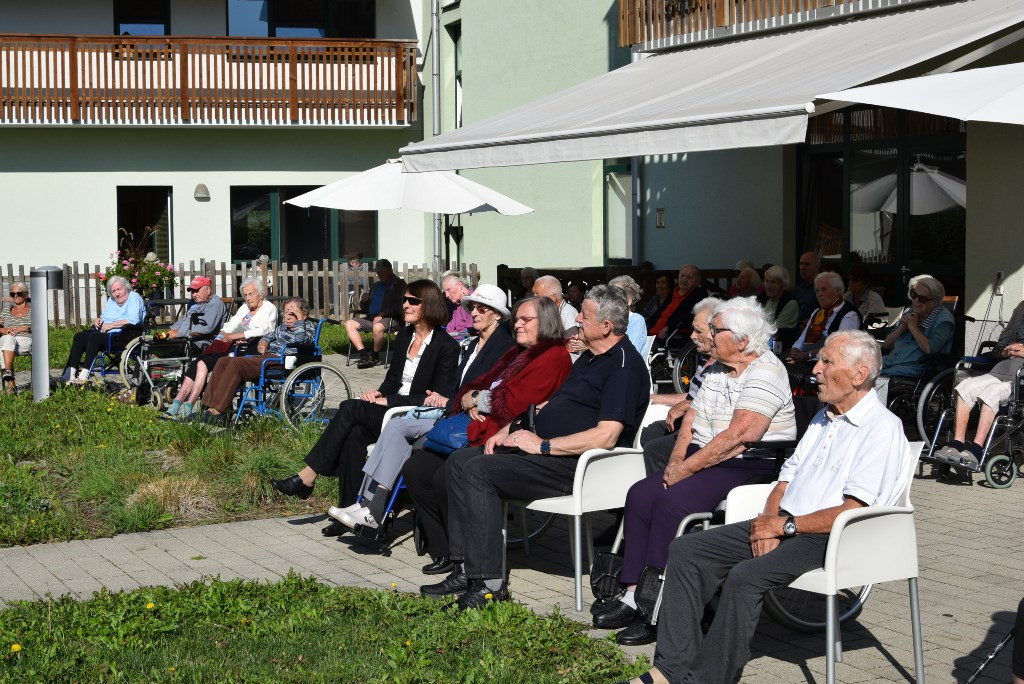 Nastop folklorne skupine Bled
