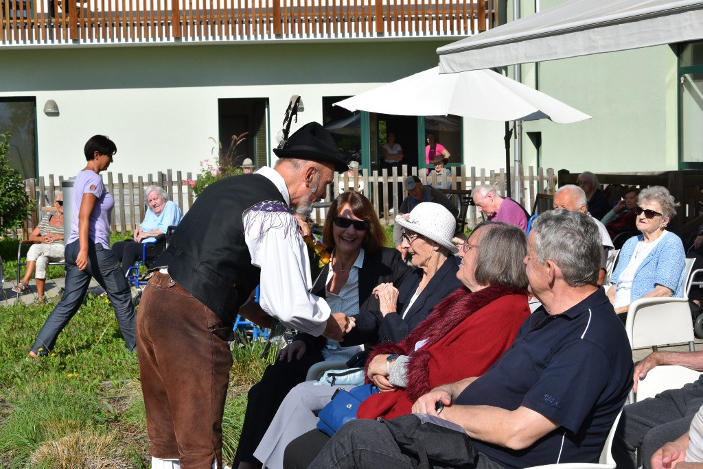 Nastop folklorne skupine Bled