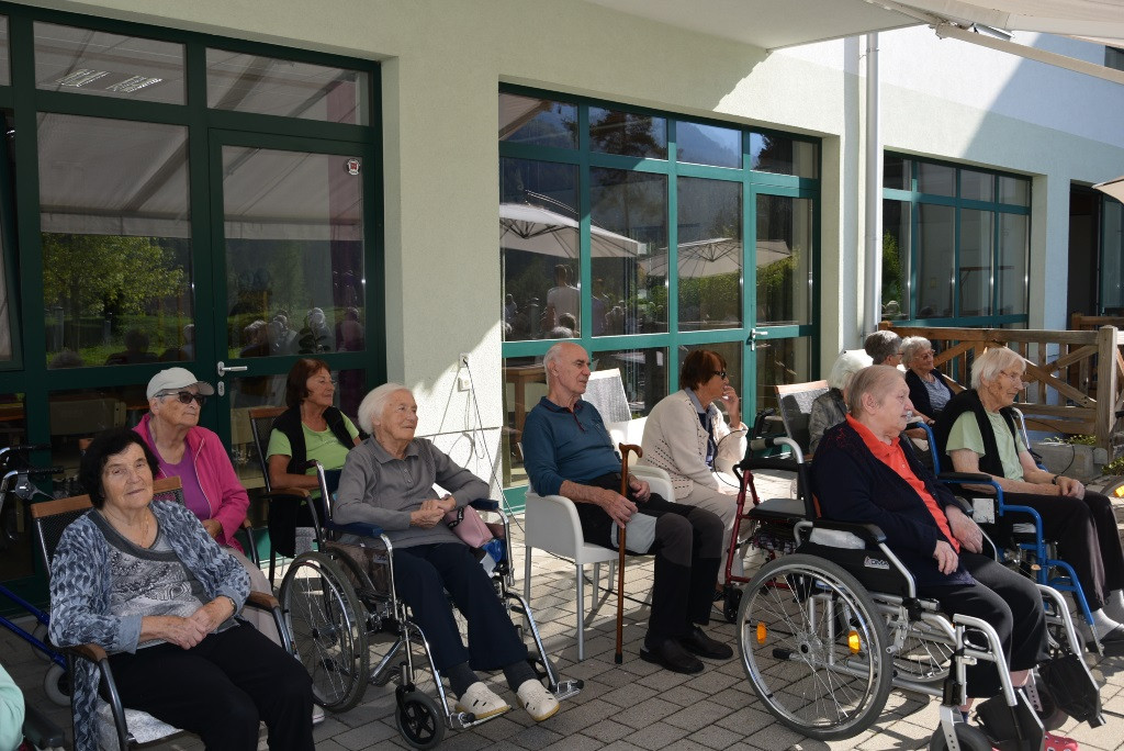 Nastop folklorne skupine Bled