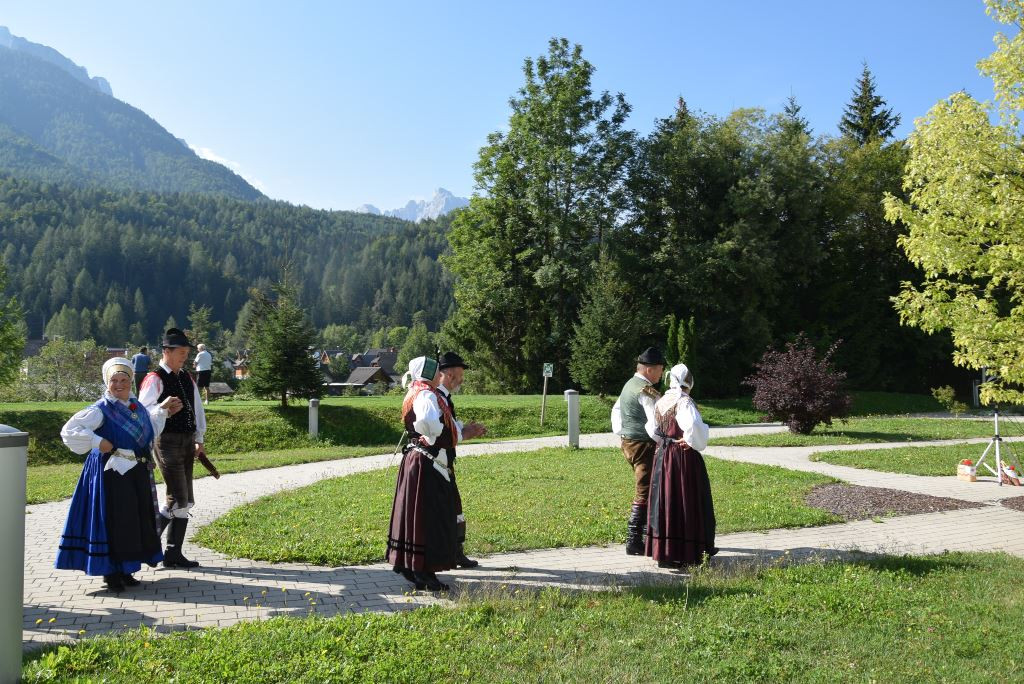 Nastop folklorne skupine Bled