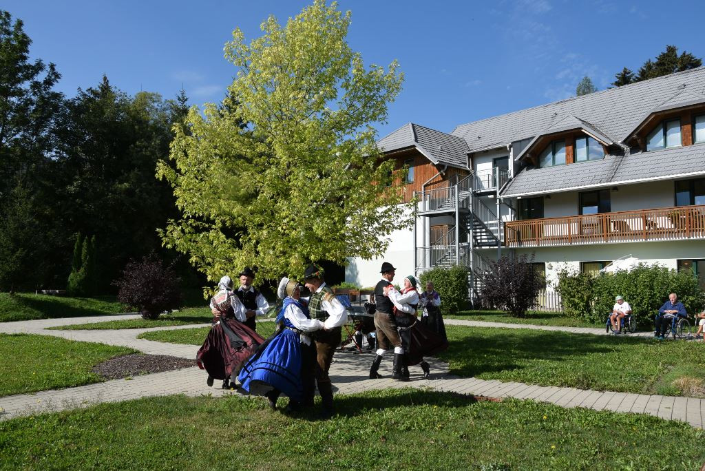 Nastop folklorne skupine Bled