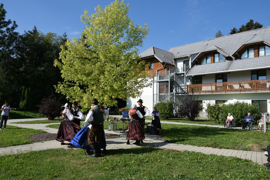 Nastop folklorne skupine Bled