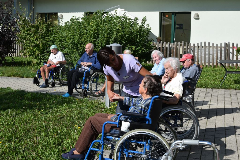 Nastop folklorne skupine Bled