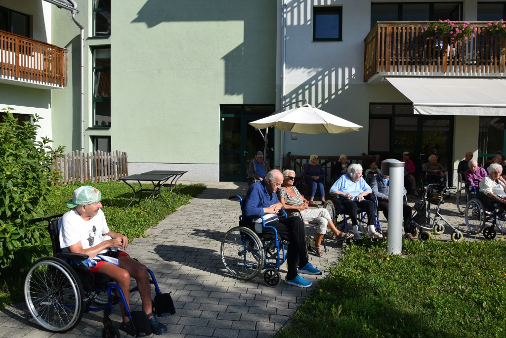 Nastop folklorne skupine Bled