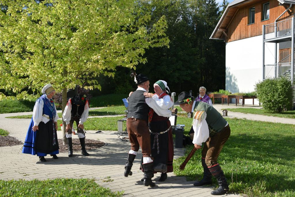 Nastop folklorne skupine Bled