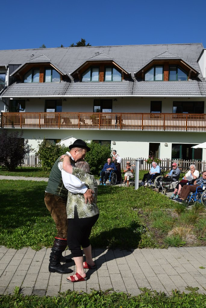 Nastop folklorne skupine Bled