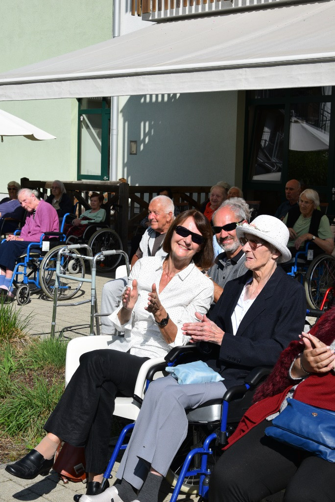 Nastop folklorne skupine Bled