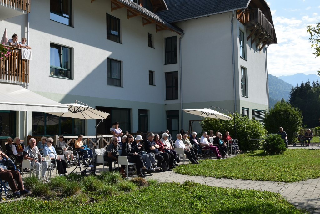 Nastop folklorne skupine Bled