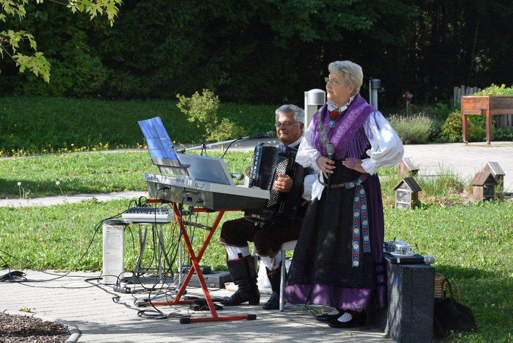 Nastop folklorne skupine Bled