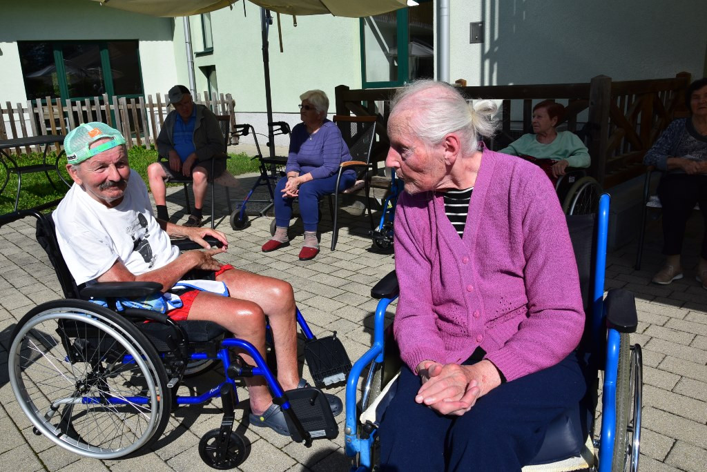 Nastop folklorne skupine Bled