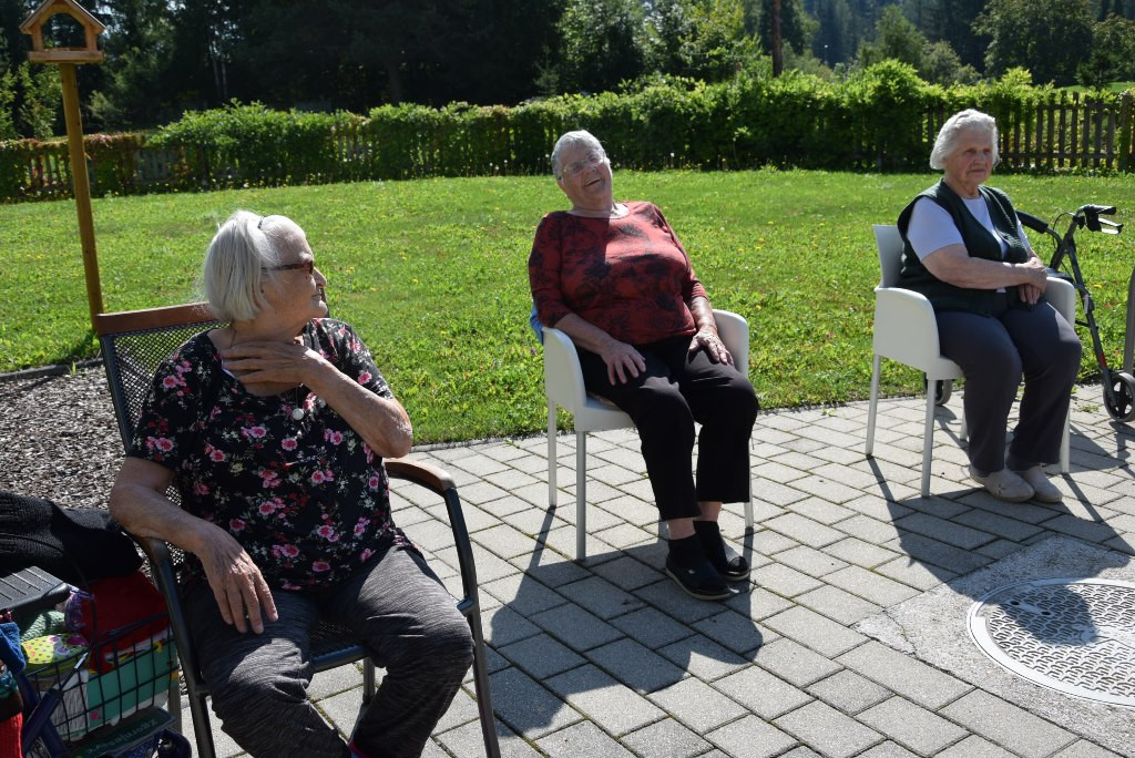 Nastop folklorne skupine Bled