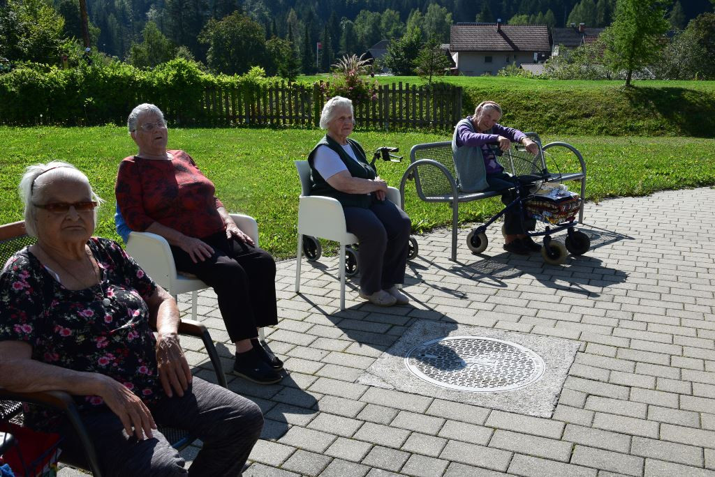 Nastop folklorne skupine Bled