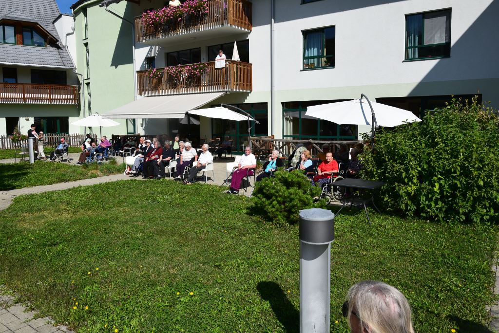 Nastop folklorne skupine Bled