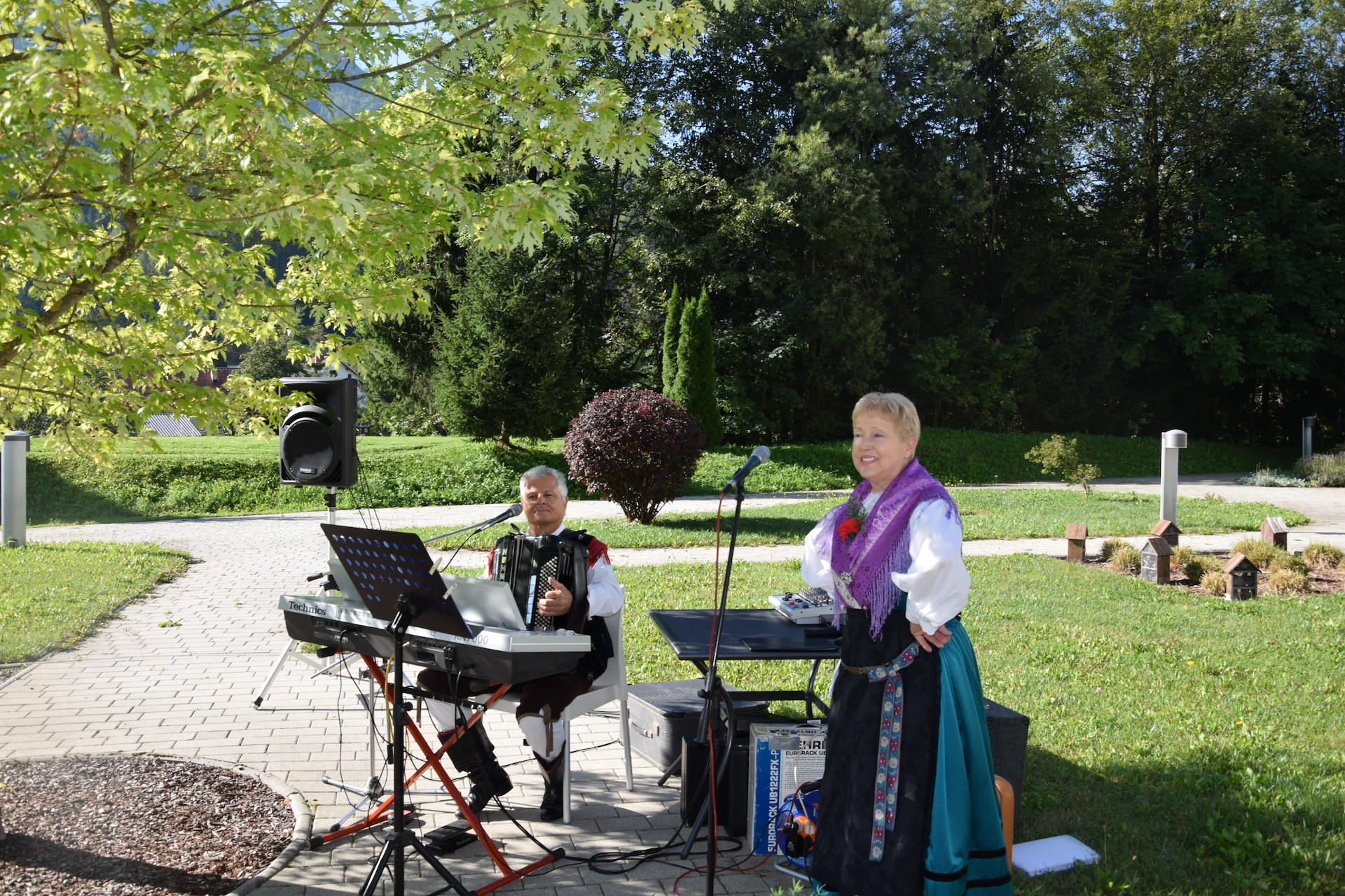 Nastop folklorne skupine Bled