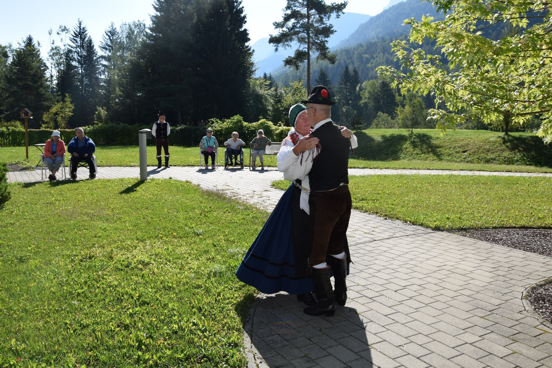 Nastop folklorne skupine Bled