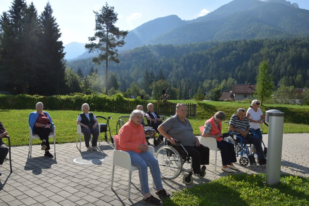 Nastop folklorne skupine Bled