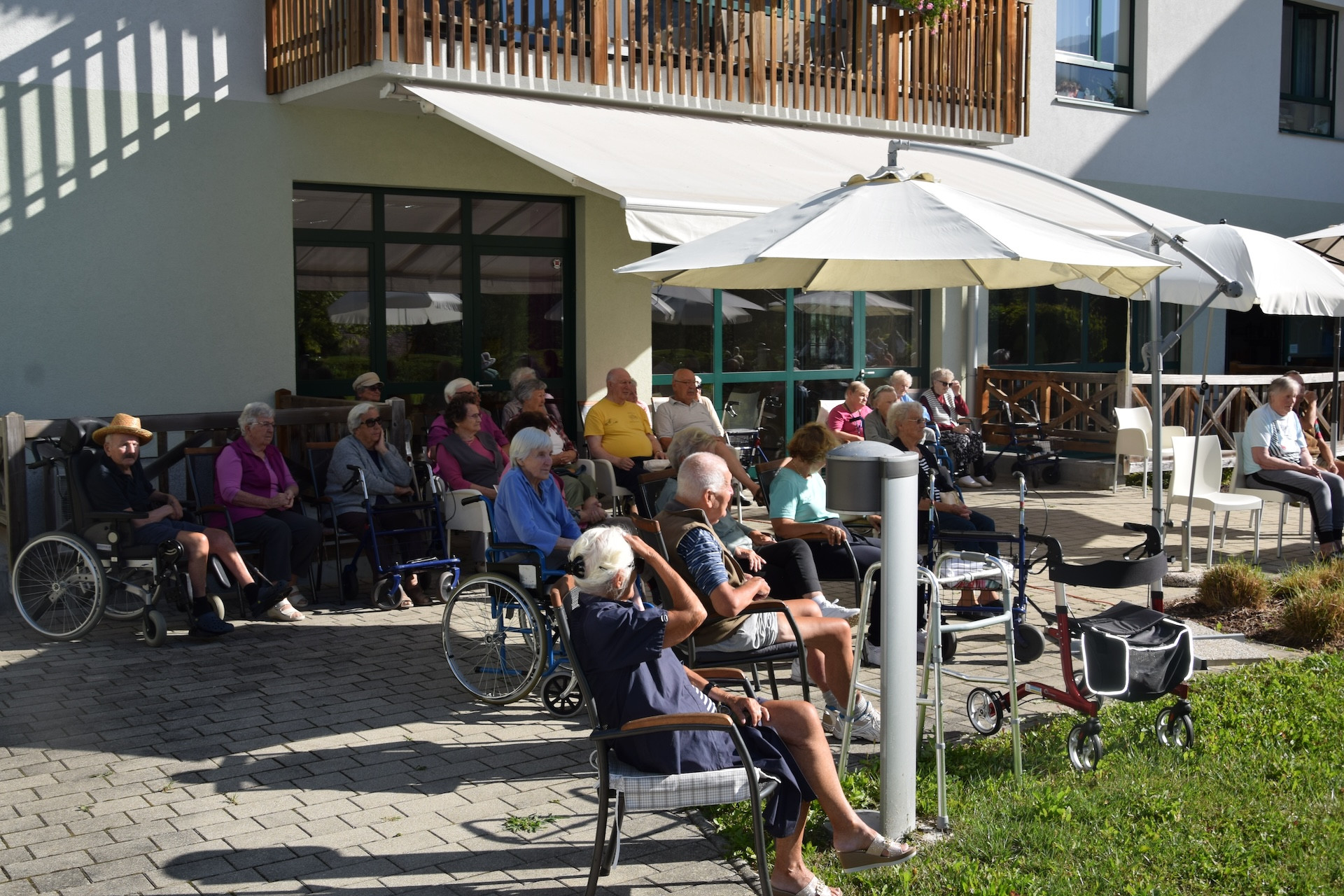 Nastop folklorne skupine Bled