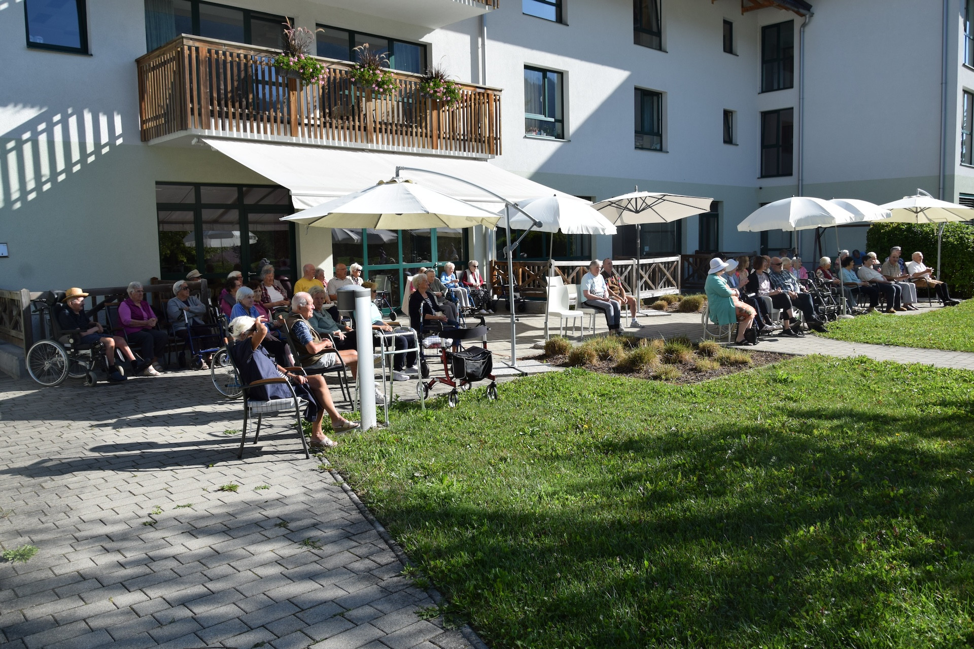 Nastop folklorne skupine Bled