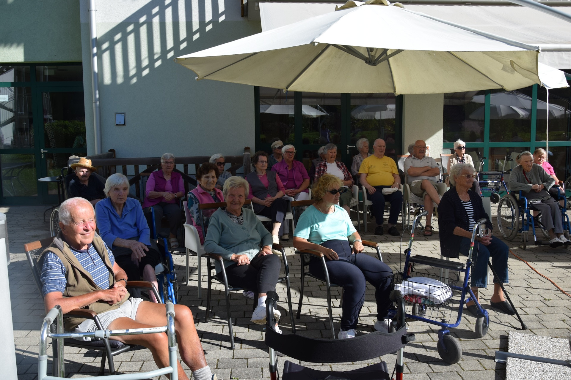 Nastop folklorne skupine Bled