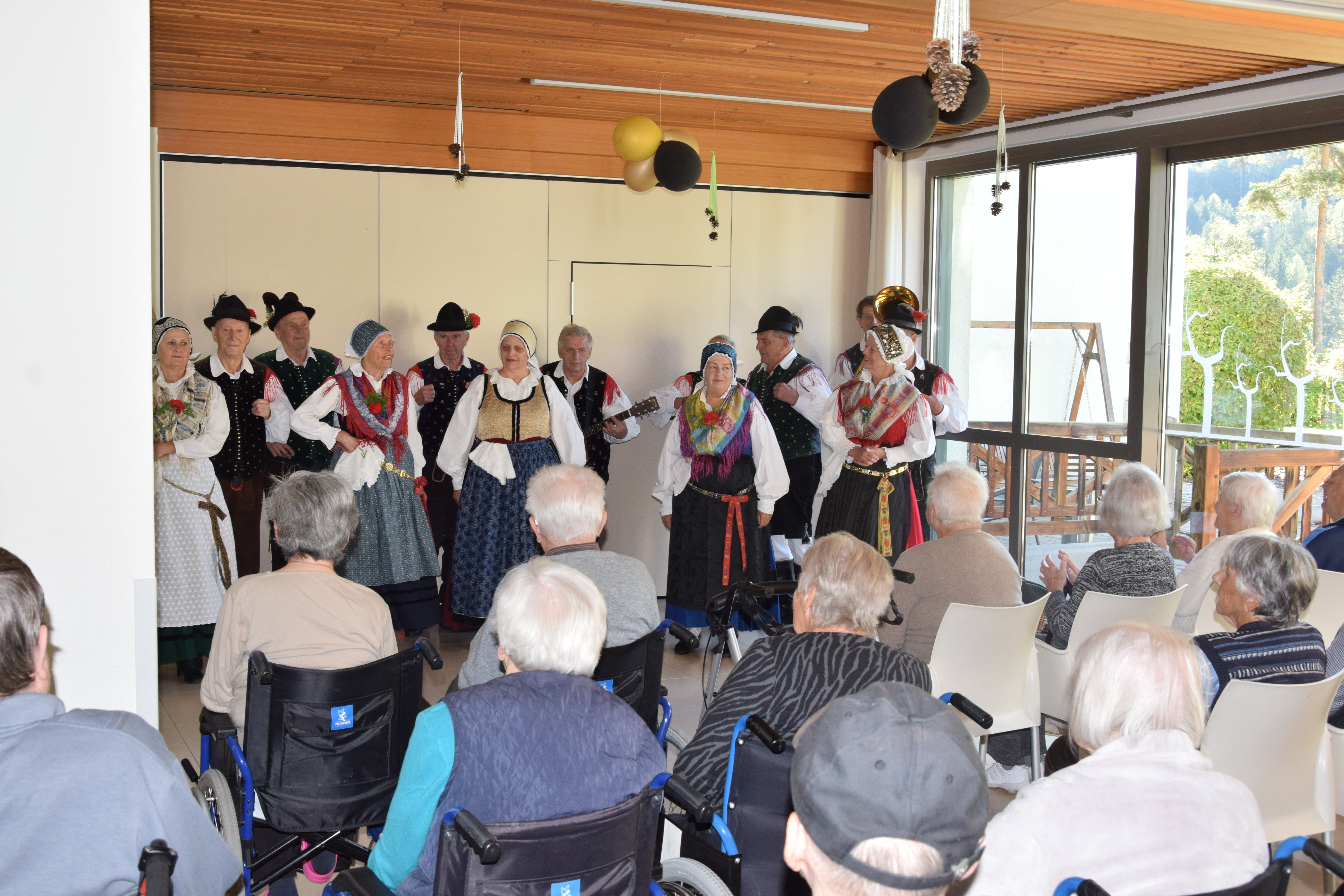 Nastop folklorne skupine Juliana